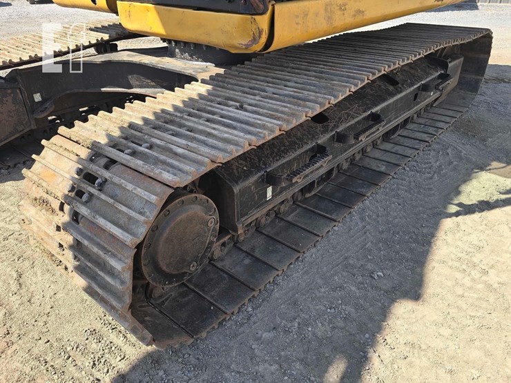 2020-caterpillar-323-image-34