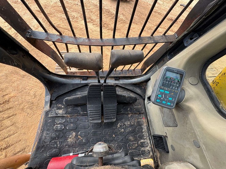 komatsu-pc200-image-9