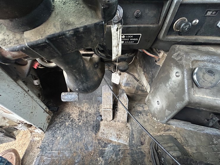 2001-mack-rd688s-image-60