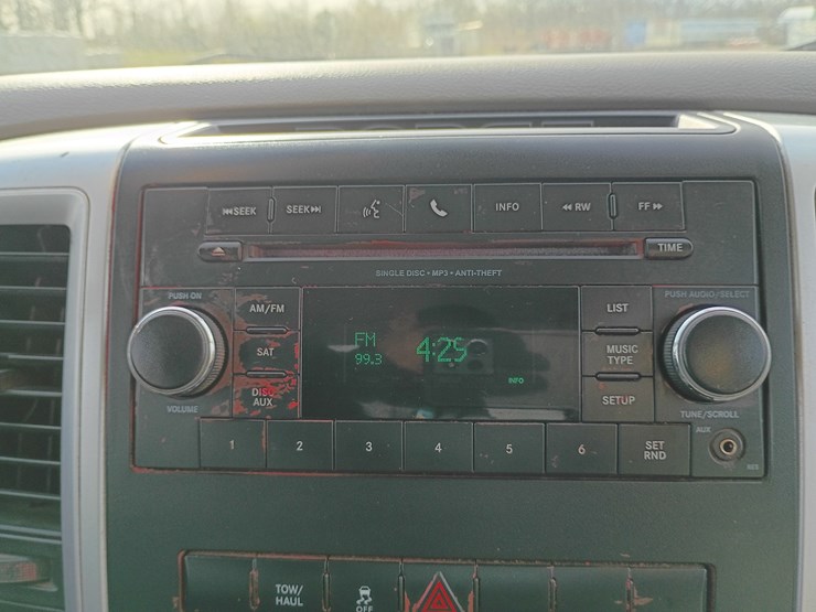 2012-dodge-1500-image-41