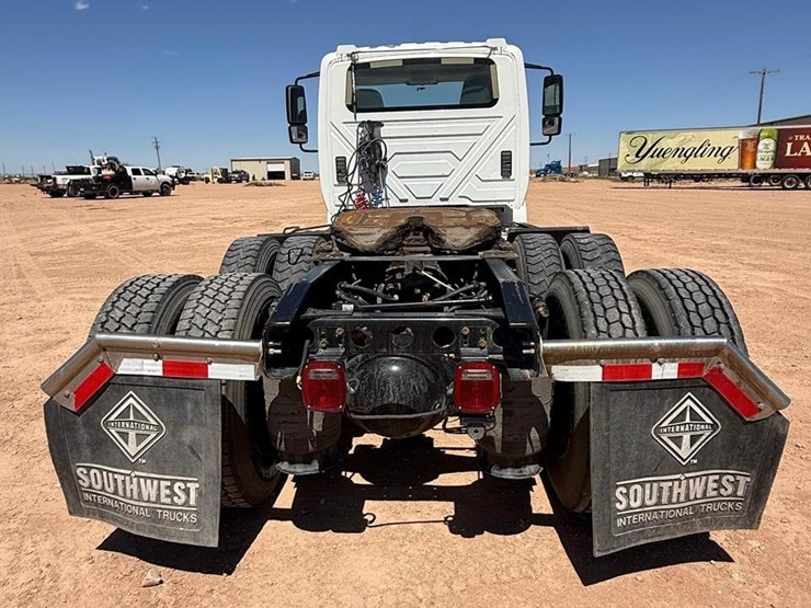 2016-international-durastar-4400-image-8