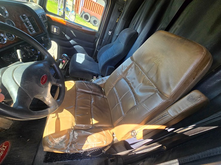 2005-peterbilt-379-image-56