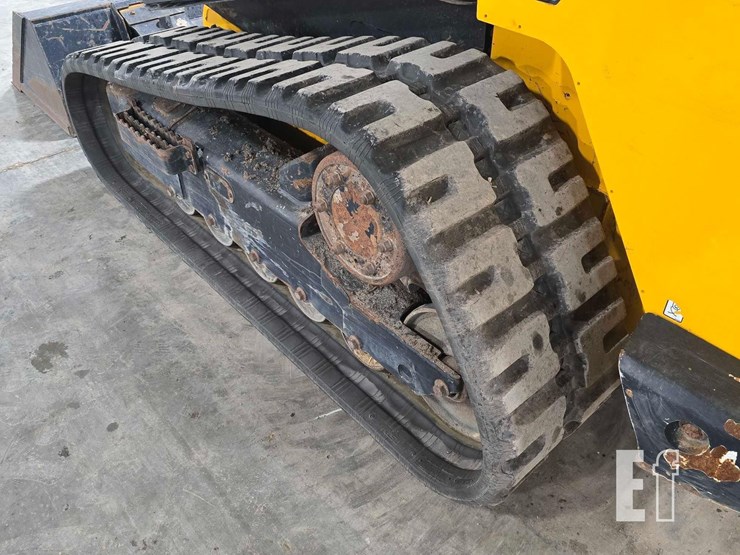 2022-jcb-3ts-8t-image-27