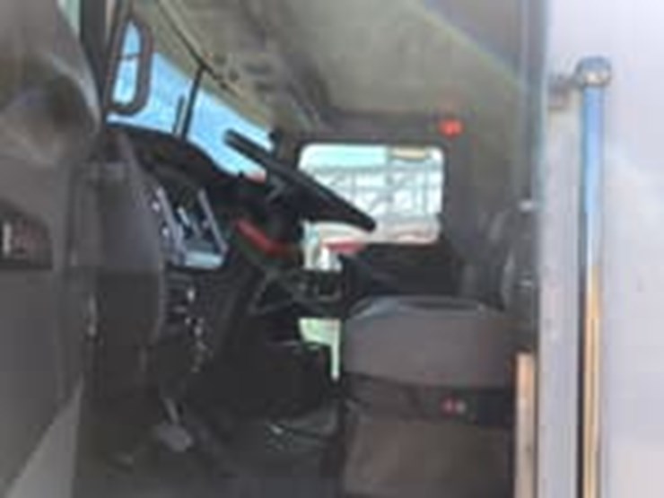 2024-kenworth-t800-image-17