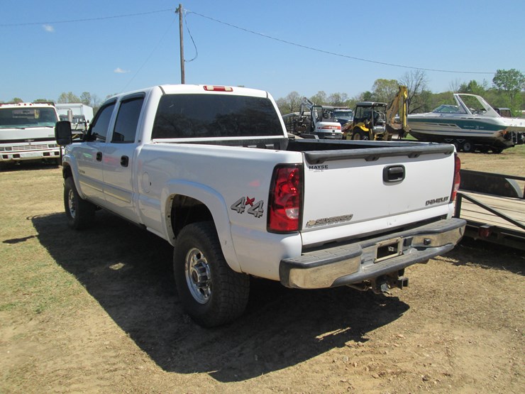 2004-chevrolet-2500hd-image-4