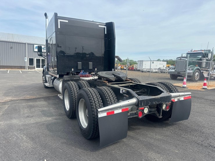 2016-peterbilt-579-image-6