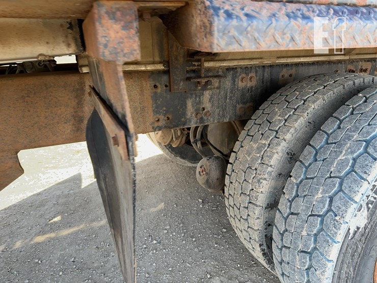 2005-sterling-lt9500-image-12