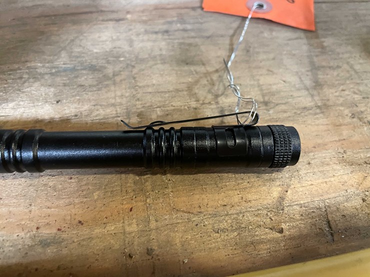 #2423-•-(4)-led-mechanic's-flashlights-(pr12)-image-4