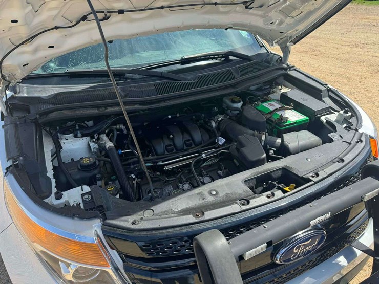 2015-ford-explorer-image-17