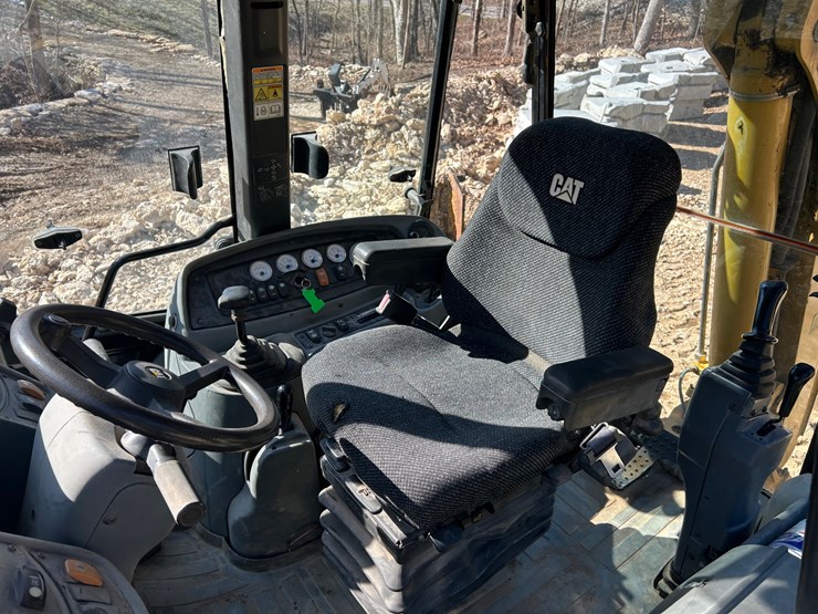 2005-caterpillar-420d-image-52