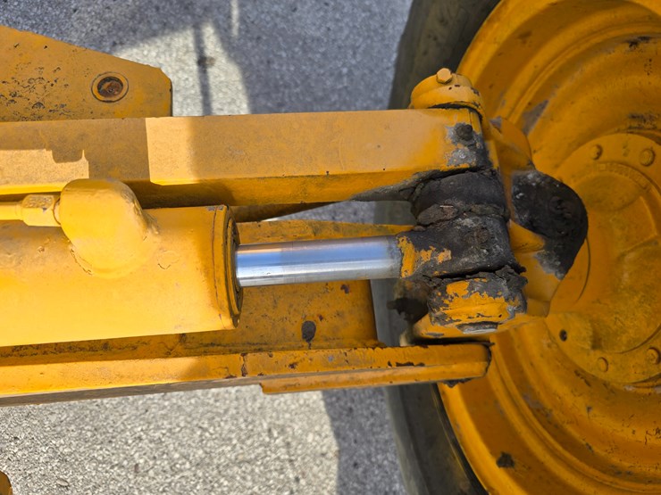 1971-deere-570a-image-22