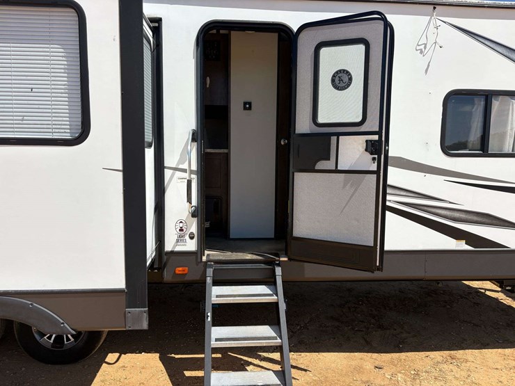 2020-coleman-dutchman-travel-trailer-image-7