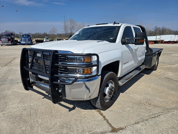 2015-chevrolet-silverado-3500-image-1