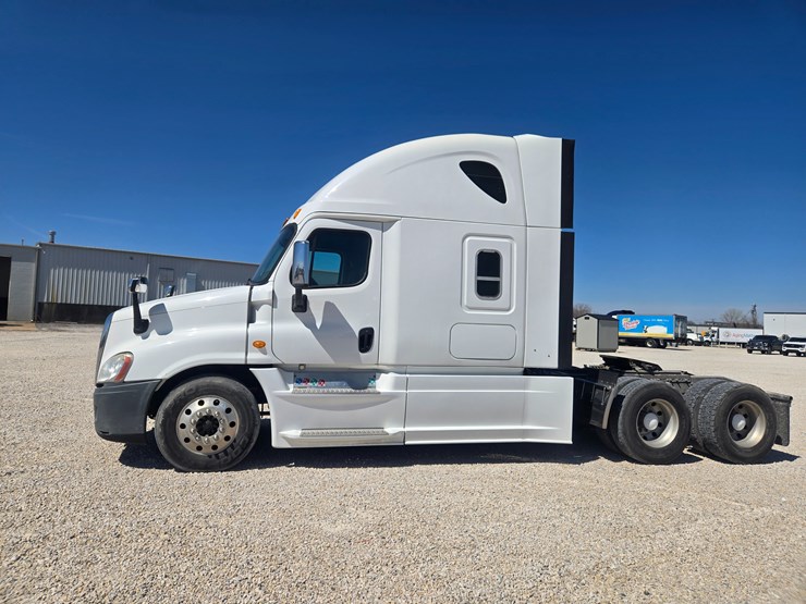2014-freightliner-cascadia-125-image-6