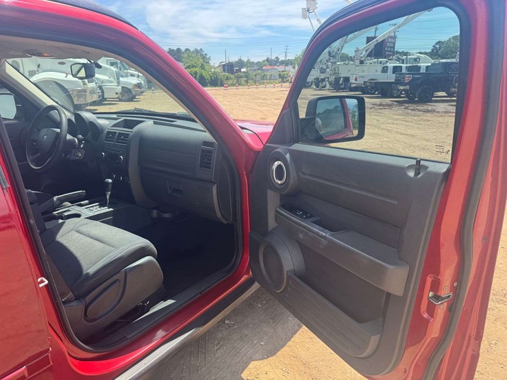 2011-dodge-nitro-image-15