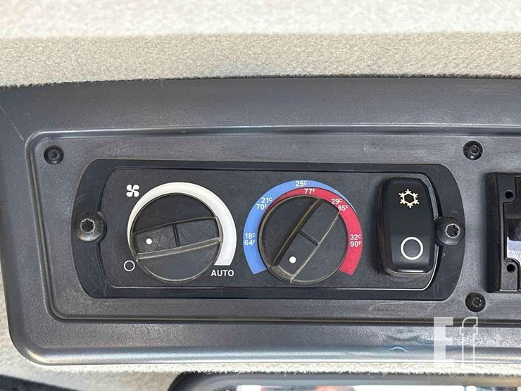 2020-caterpillar-d6-xe-lgp-image-29