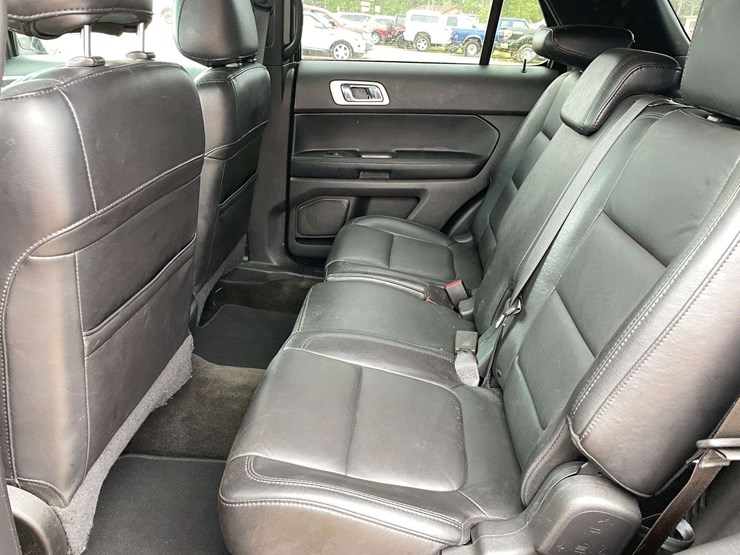 2015-ford-explorer-xlt-image-14