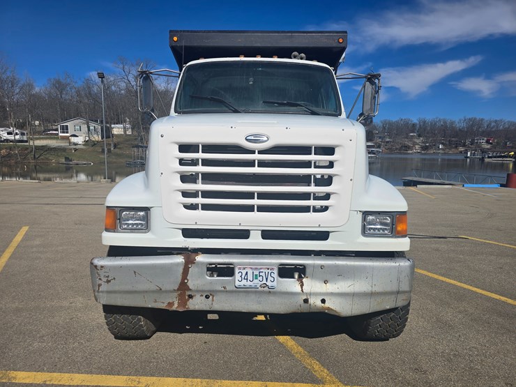 2001-sterling-l9500-image-21