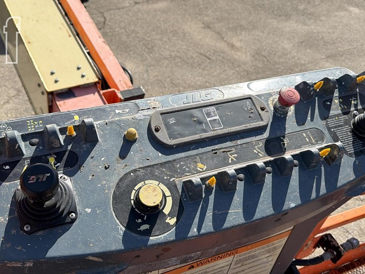 2014-jlg-600s-image-10