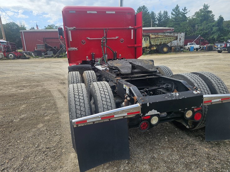 2012-peterbilt-384-image-29