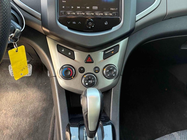 2015-chevy-sonic-lt-image-11