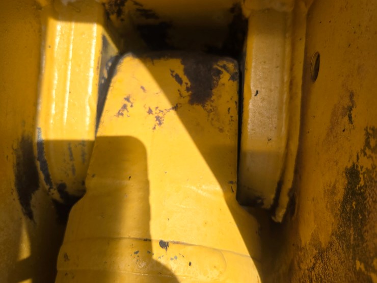 2001-caterpillar-953c-image-90