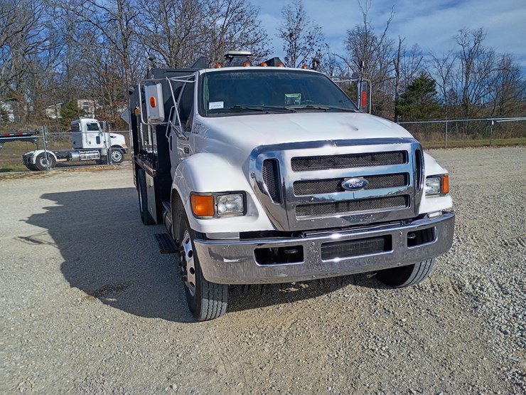 2005-ford-f750-image-18