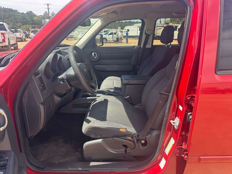 2011-dodge-nitro-image-10