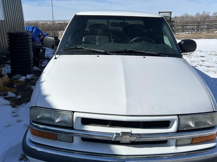 2002-chevrolet-s10-image-2