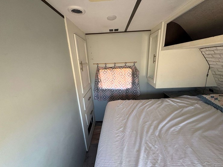 2020-coleman-dutchman-travel-trailer-image-20