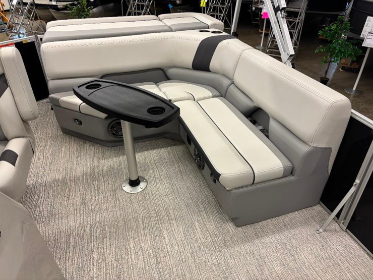 2025-g3-suncatcher-select-18c-pontoon-image-16