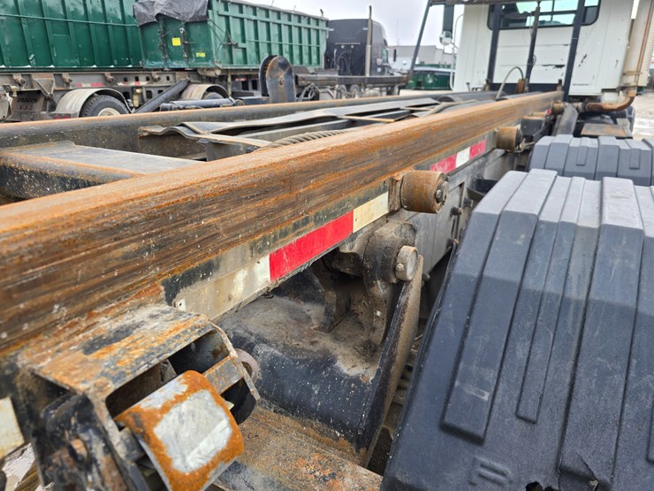 #22590-•-2007-mack-cv713-granite-roll-off-truck-image-70