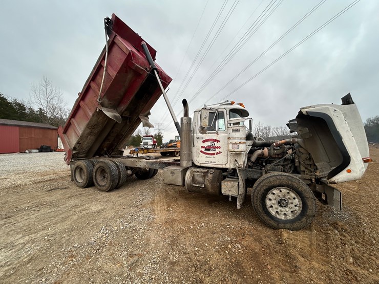 2001-mack-rd688s-image-32