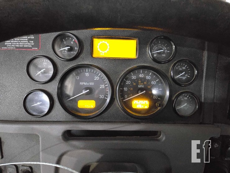 2017-peterbilt-367-image-12