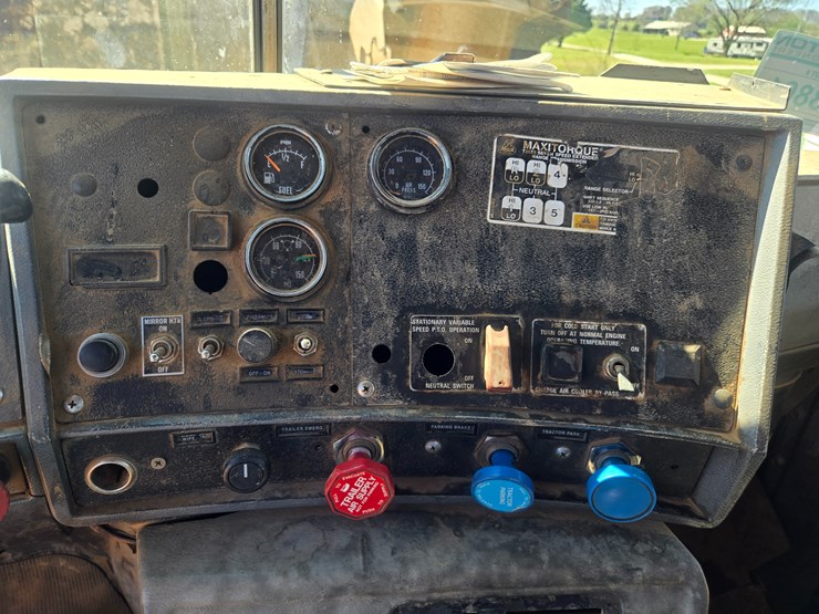 1994-mack-rd690s-image-75