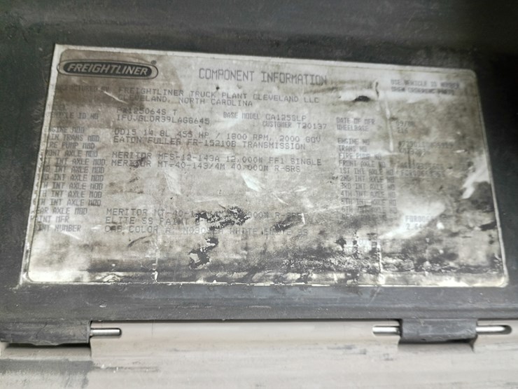 2009-freightliner-cascadia-125-image-50