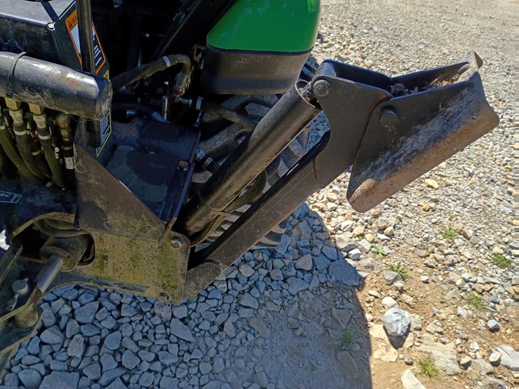 2013-john-deere-1025r-image-41