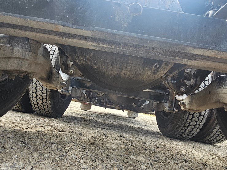 2012-peterbilt-384-image-113