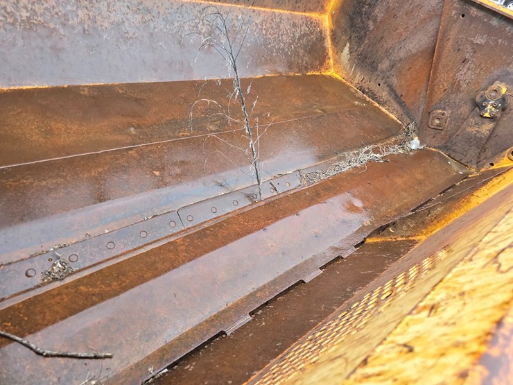 2006-deere-1812c-image-24