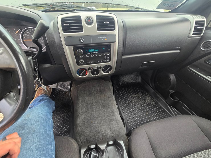 2011-chevrolet-colorado-image-35