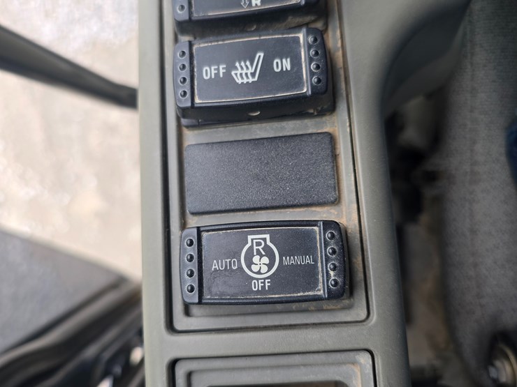 2014-deere-160g-lc-image-82