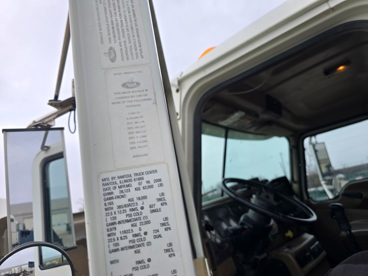 #22590-•-2007-mack-cv713-granite-roll-off-truck-image-42
