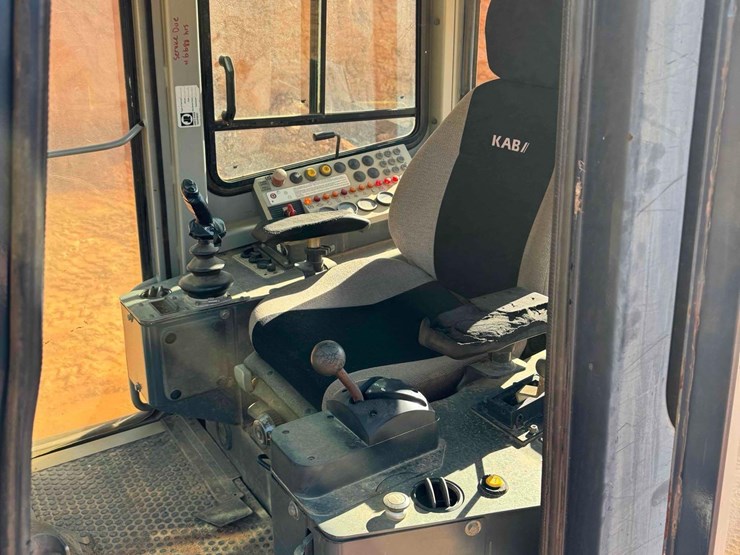 2005-deere-655c-image-18