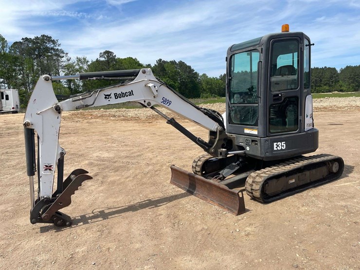 2011-bobcat-e35-image-2