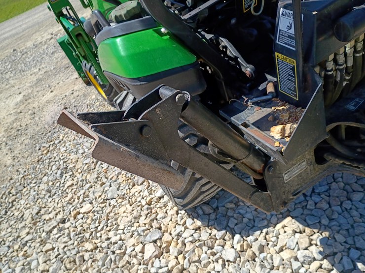 2013-john-deere-1025r-image-40