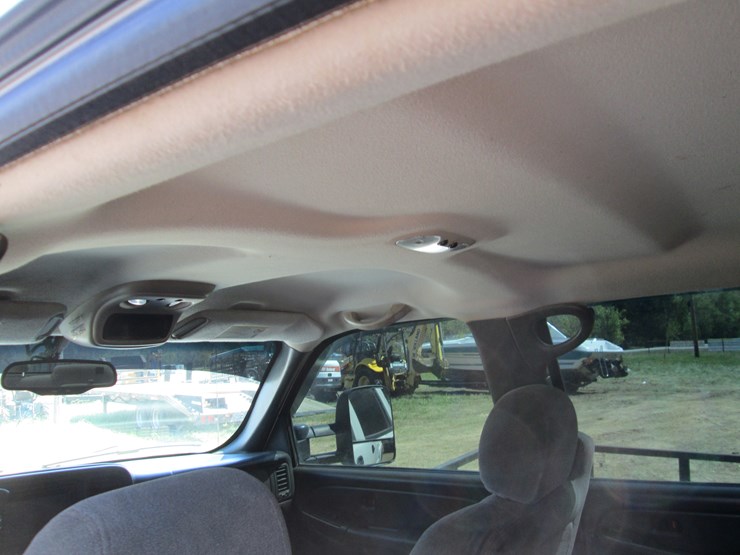 2004-chevrolet-2500hd-image-26