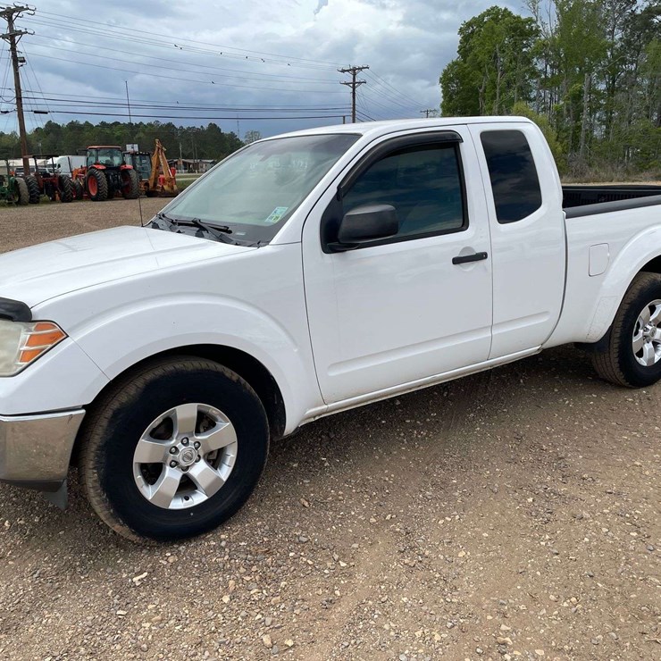2011 NISSAN FRONTIER SV