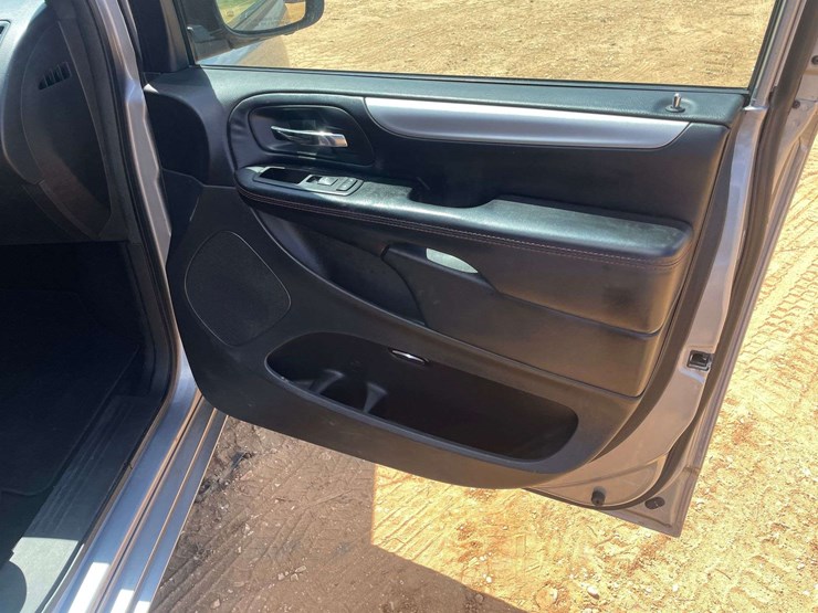 2019-dodge-grand-caravan-gt-image-18