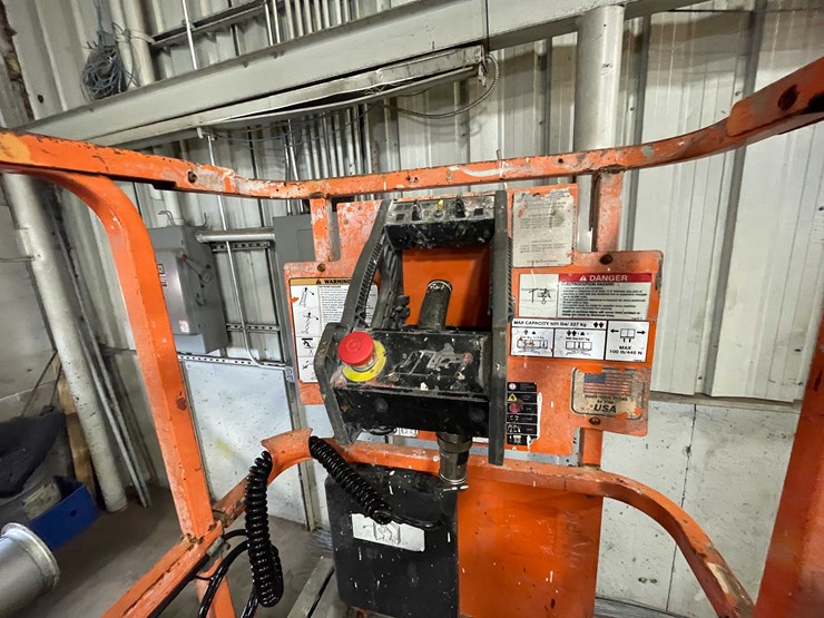 #1464-•-19'-scissor-lift-(e)-image-21