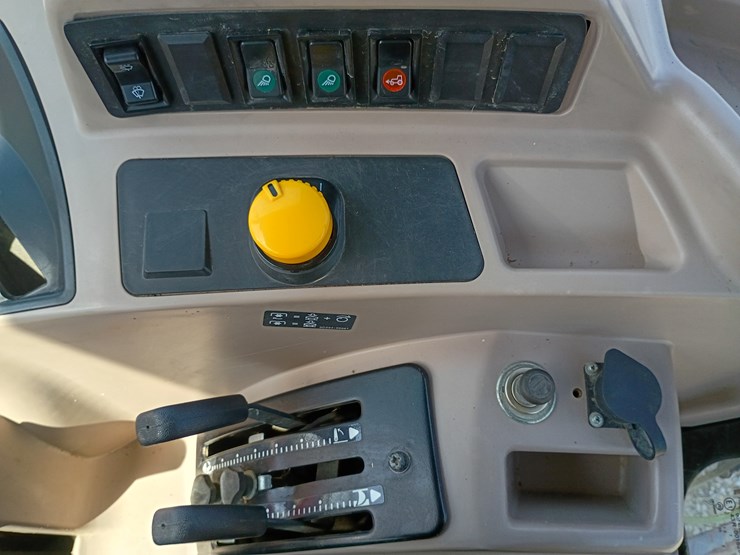 2019-kubota-m7060-image-39